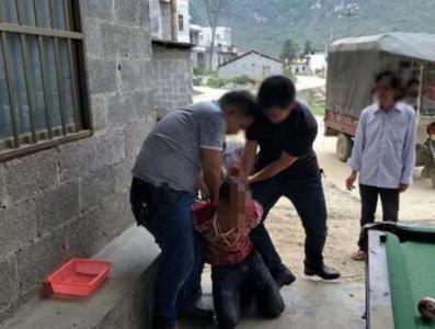 为满足虚荣心男子金铺强行试戴金项链后逃走