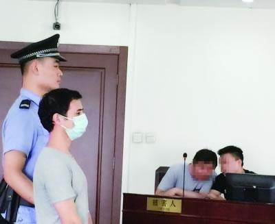 男子冒充女军官网恋骗钱自称军委领导私生子