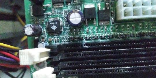 再然后是cpu,这个cpu在网上我差不到关于它的信息,大概是赛扬130nm2