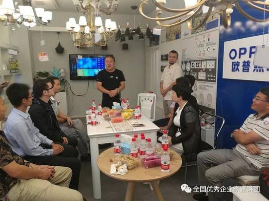 去年过五关斩六将荣获南昌创业故事演讲大赛二等奖,台上一分钟台下十
