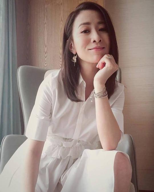 丝巢燕窝|《延喜攻略》娴妃变坏女人佘诗曼私底下脸蛋发光好会藏