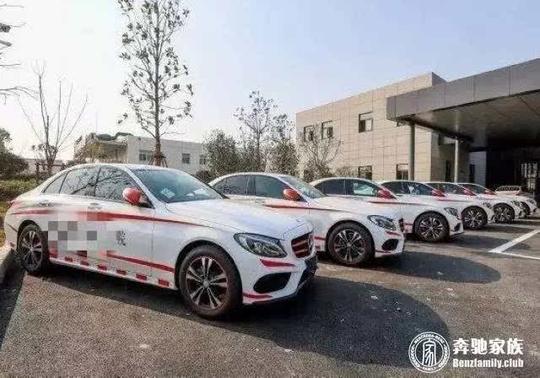 最豪气的驾校:全新奔驰豪车做教练车,你想去学吗?