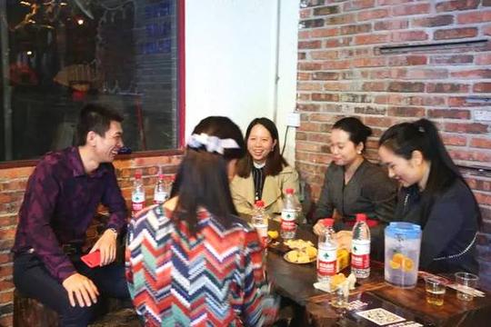 女导游返乡创业代表,来自金秀的苏思林分享她与制茶的故事.