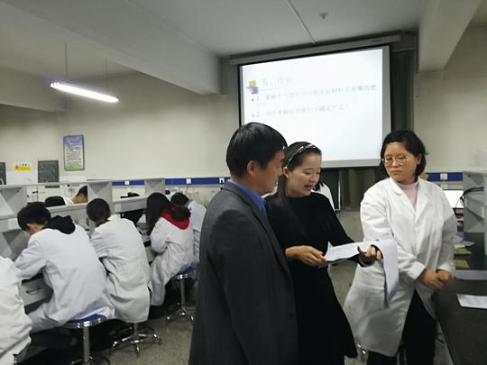 查看了学院试卷,论文及评估自评报告支撑材料准备情况,并实地查看了