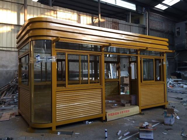 重庆首个彩色户外停车场投入使用