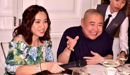 因2个男人开始创业,文艺女青年逆袭成女富豪,如今她身价15亿