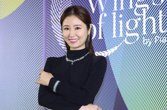 林心如首次跨坐小鲜肉身上，老公霍建华一旁尴尬目赌