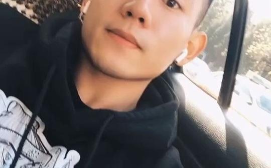 图片男士图生活自拍照同一人自拍照生活素材图帅哥型套图_009