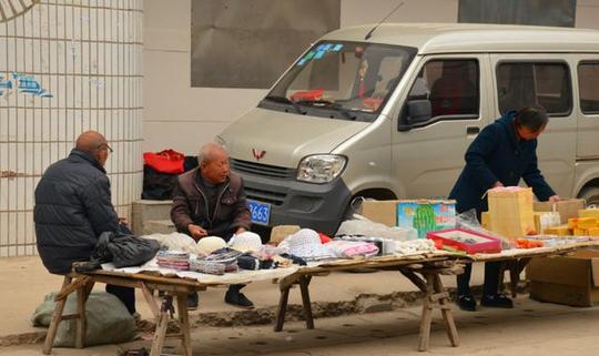 俗话说“人穷不碰三生意，没钱不做三买卖”，指什么?有没有道理