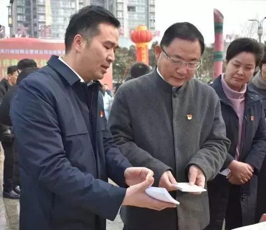 政务正文县委常委,副县长石小琳为获得市级农民工返乡创业示范项目