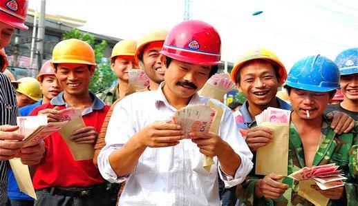 农民工月入6000，年底只剩1万，钱去哪了?老农:都是这么花的!