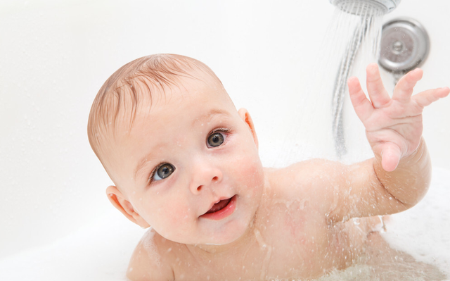 给婴儿洗澡要注意什么部位