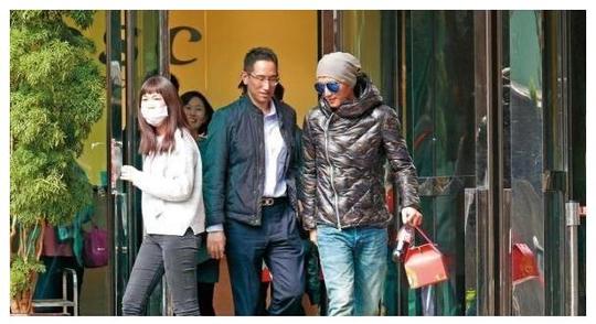 谢霆锋低调现身台湾谈生意合作，借台媒之口宣布与王菲感情稳定