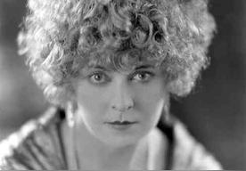 格特鲁德·阿斯特 