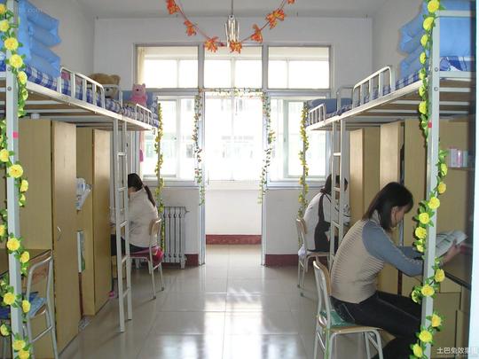 大学女生宿舍装修图片