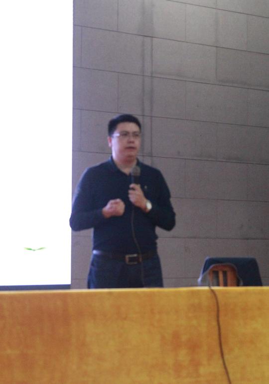 潘希鸿以自己的考察和创业经历为基础,为大家介绍了全国经济形势在