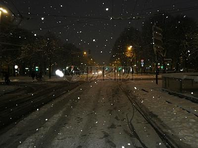 下雪的城市夜晚图片_下雪的城市夜晚素材_下