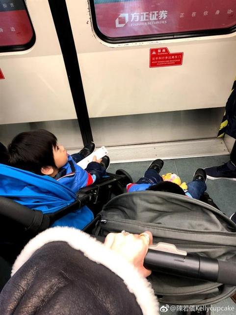 父母都会偏心老二吗