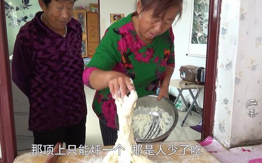 农村牛二条:农村大妈嫌东北天冷,做了道暖乎菜,方法有