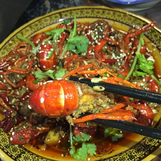 从路边摊到夜宵店,十年"倒时差"的餐饮生活!不好吃生意会爆满?