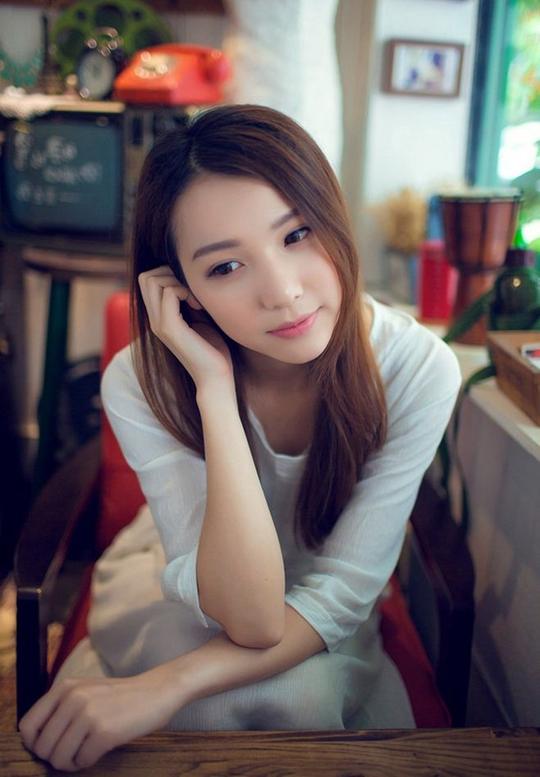 优优美图采集到清纯甜笑知性轻熟女唯美写真