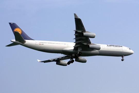 汉莎航空国际航班飞机降落--汇图网huitu.com