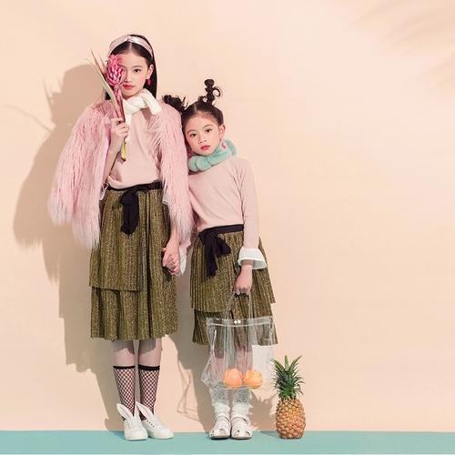 影楼儿童样片2019新样片展会儿童摄影样照时尚姐妹花女孩纯色单片