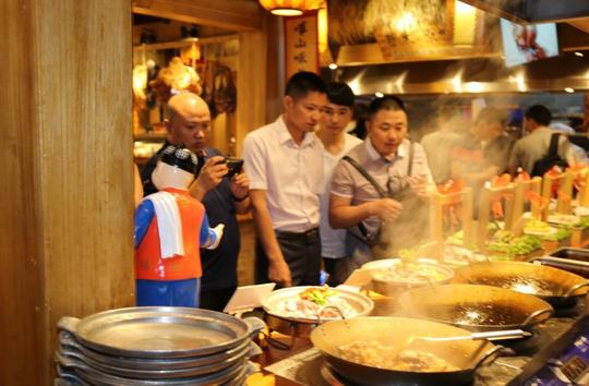 大家都在创业,凭什么他们开餐厅就能赚大钱?