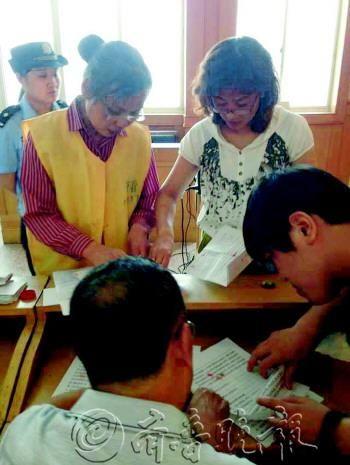 退休女子参加拆迁工作因“多处签字”被判缓刑