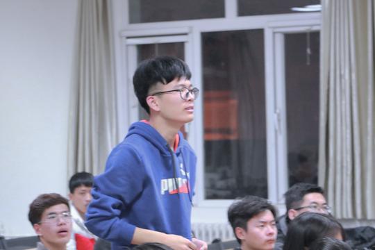 分享了个人经验和心得,王副书记指出大学生创新创业训练能够提高本科