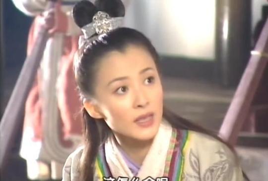《东西奇遇结良缘》中可云扮演大编剧，为寻找素材扮演各种角色