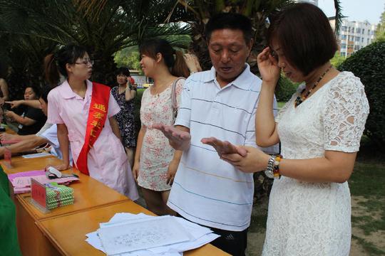 爸妈在线福建分公司邵武中心咨询师吴宁开展社区公益