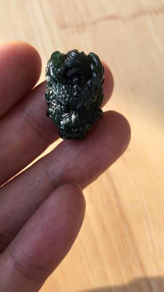 翡翠龙牌墨翠龙头戒面高冰种戒面1.5×1.0×1.0大