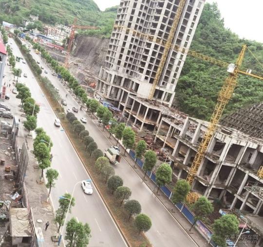 汇川大道700米道路无斑马线过马路好难【图】_遵义本