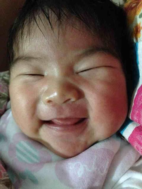 宝宝睡觉的时候会笑是怎么回事