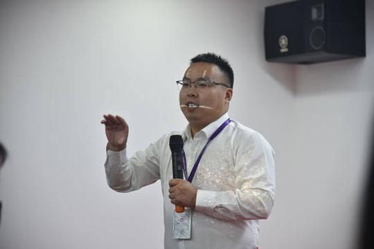 创始人孙建新讲话人最难的是坚持,最可贵的也是坚持,在创业初期,不
