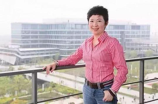 她把整个青春给了阿里，从客服成长为首席服务官，她是如何做的?