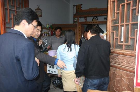 人社部中国劳动报同志来我县考察农民工返乡创业工作