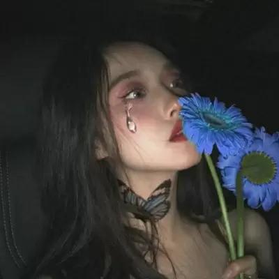 女生头像抖音拿图点赞,女生,意境,抖音