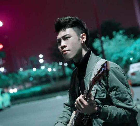 他参加歌唱节目被淘汰,如今靠一首歌刷爆抖音,半年赚了一个亿