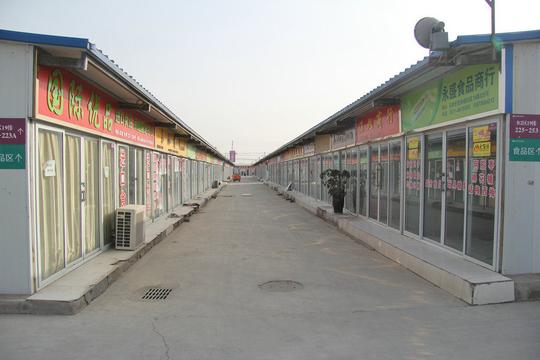 郑州百荣世贸商城部分商户关门停业生意萧条经营惨淡