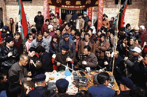 关中农村庙会上的简易戏台