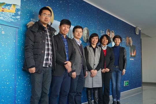 在蜂巢创意空间,郭峰老师介绍了我院大学生创业团队及创业情况,孔繁清