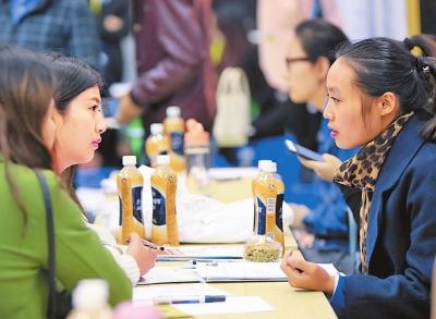10月31日,郑州龙湖高校园区大学生创业项目对接会暨高校毕业生就业