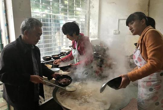 羊肉馆的教师傅每次都用这个小秘方给羊肉增香生意特别好