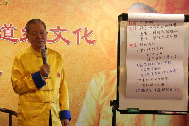 比喻人各有所长八字词语？