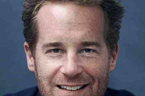 亚当&middot;詹姆斯