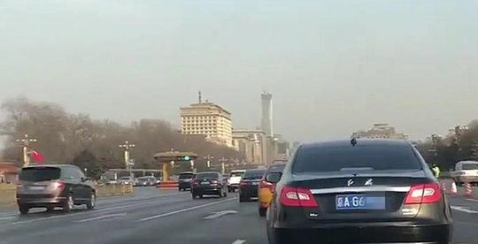 北京一辆红旗，车牌京ag6开头，为何劳斯莱斯车主都不敢惹?