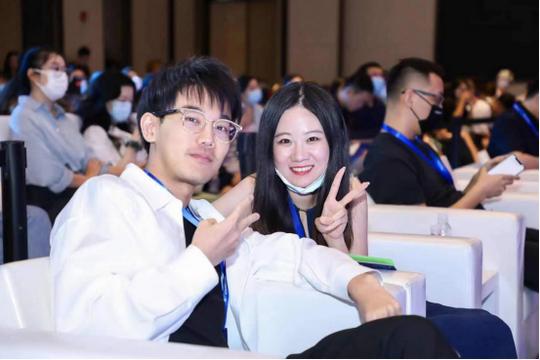 新知达人,我，95后，清华休学卖衣服年销7亿