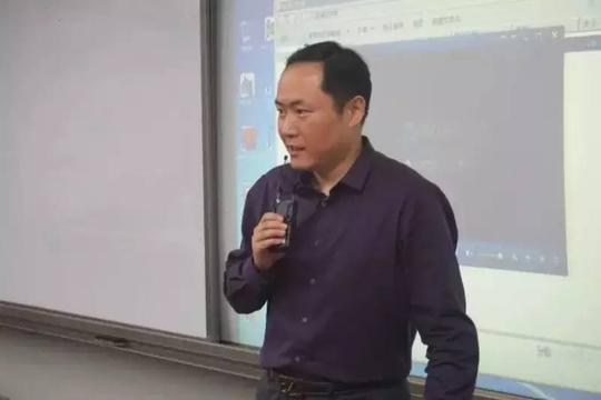上课刷手机,课后没作业,这个北大老师说大学创新创业课该这么来上!